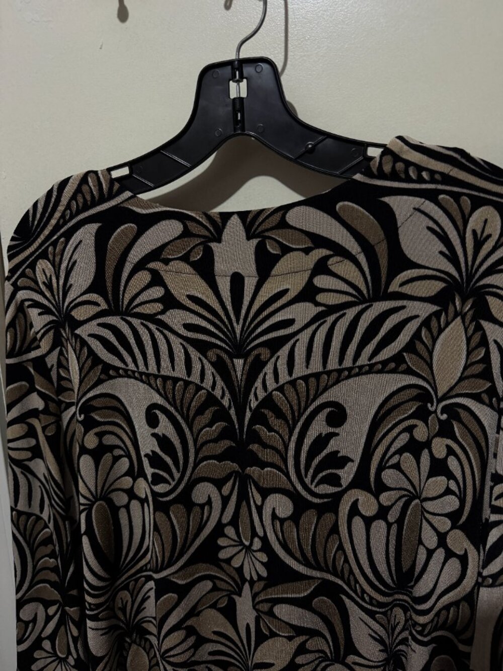 Chico's Size 3 XL Black Beige Paisley Scroll V-Neck Long Sleeve Tunic Top - Picture 11 of 16